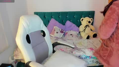 Jhiinny online show from February 9, 11:04 am