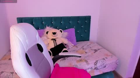 Jhiinny online show from February 27, 11:31 am