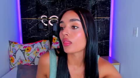 Snapshot of jhoanaduran_ chatting on September 19, 9:14 pm Jhoana online show from September 19, 9:14 pm