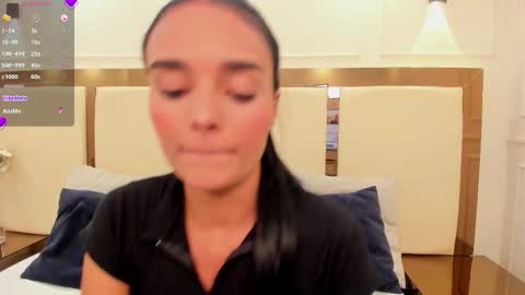 Snapshot of jhoanaduran_ chatting on October 14, 6:21 pm Jhoana online show from October 14, 6:21 pm
