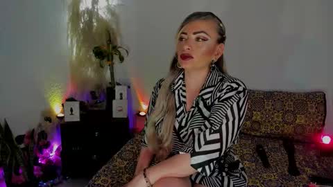 jianilnescoth online show from September 11, 7:20 am