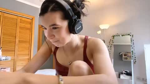 joanaphippin online show from April 19, 5:51 am