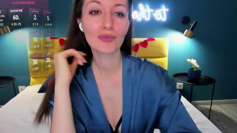 Joan online show from February 7, 1:42 am