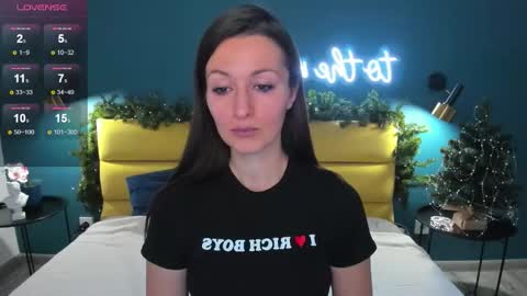 Joan online show from December 18, 1:32 am