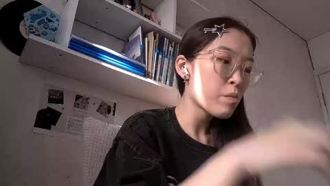 Molly online show from November 29, 8:40 am