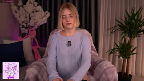Snapshot of joice_queen chatting on October 20, 12:35 am Paula online show from October 20, 12:35 am