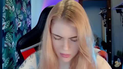 Snapshot of jolly_doll_ chatting on January 24, 3:00 am Jolly online show from January 24, 3:00 am