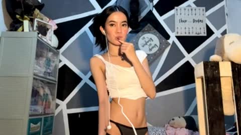 Violet online show from May 6, 2:54 pm