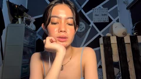 Violet online show from May 7, 3:05 pm