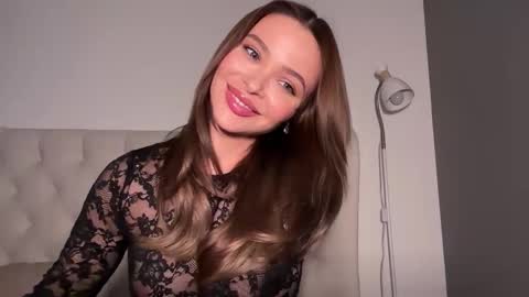 Jennie and Sophia online show from November 24, 4:09 pm