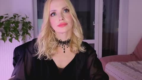 Snapshot of jugoddess chatting on September 28, 7:08 pm Goddess Julia online show from September 28, 7:08 pm