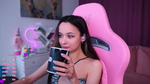Snapshot of juicy___angel chatting on October 16, 11:24 am Angelina online show from October 16, 11:24 am