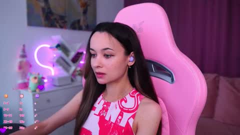 Snapshot of juicy___angel chatting on October 10, 11:15 am Angelina online show from October 10, 11:15 am