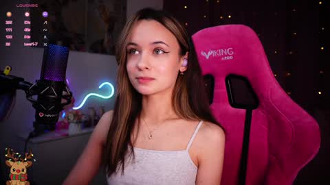Snapshot of juicy___angel chatting on December 10, 6:38 pm Angelina online show from December 10, 6:38 pm