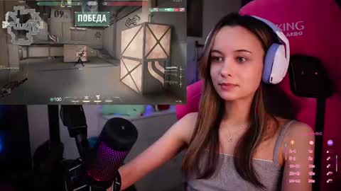Snapshot of juicy___angel chatting on February 25, 8:32 pm Angelina online show from February 25, 8:32 pm