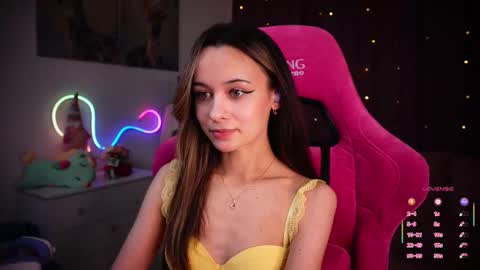Snapshot of juicy___angel chatting on March 11, 9:37 pm Angelina online show from March 11, 9:37 pm