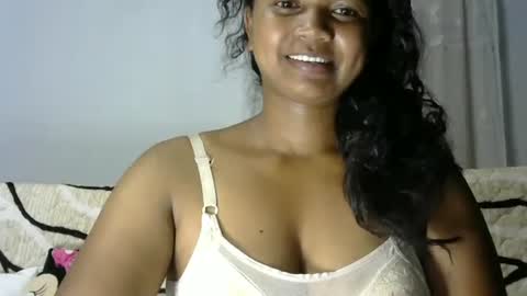 stellah online show from March 31, 2:44 am