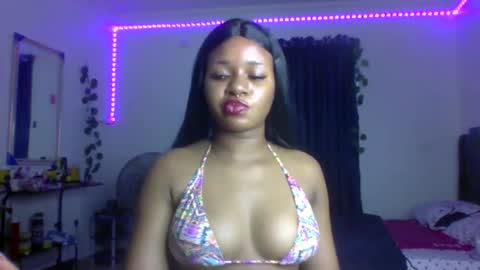 Snapshot of juicy_pussy1122 chatting on October 26, 8:32 am Emily online show from October 26, 8:32 am
