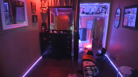 Snapshot of juicyjayxxx69 chatting on February 9, 3:53 am juicyjayxxx69 online show from February 9, 3:53 am
