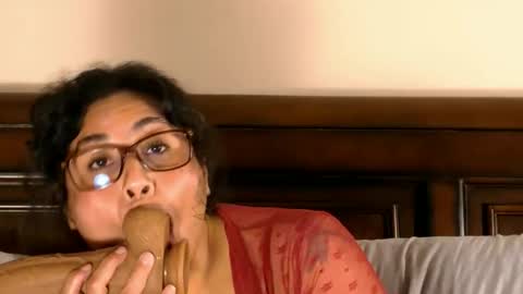 Juicy Teacher online show from February 15, 1:52 am