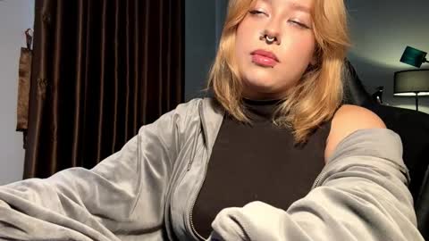 Elvia online show from March 1, 8:25 am