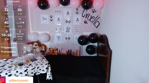 Juliana online show from October 28, 5:02 am