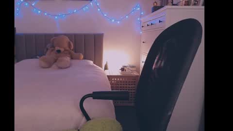 julialiones online show from December 24, 7:22 pm