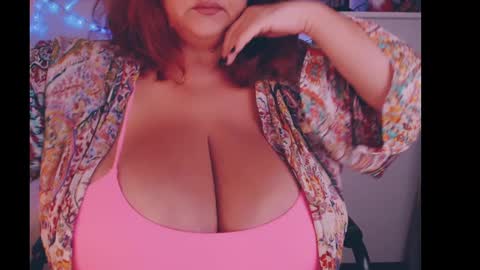 julialiones online show from December 11, 5:25 pm