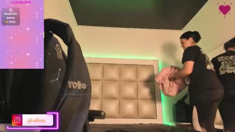Snapshot of juliana_js_ chatting on September 29, 12:10 pm juliana_js_ online show from September 29, 12:10 pm