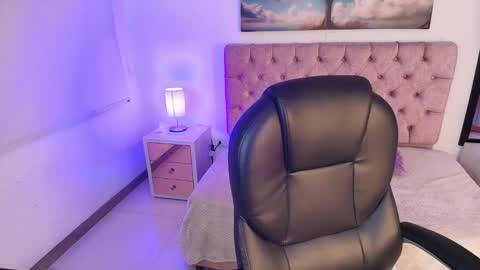  JULIANA CASTRO online show from February 3, 11:37 am