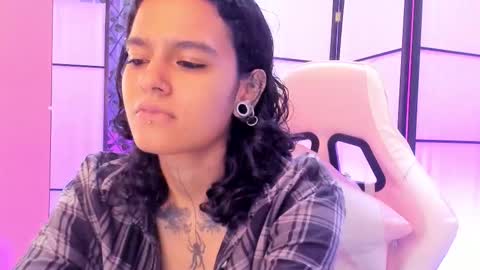 julianne_7 online show from February 11, 8:32 pm