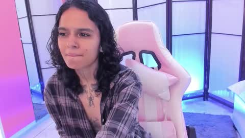 julianne_7 online show from February 16, 7:36 pm