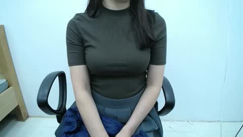 julie9x online show from December 14, 10:04 pm