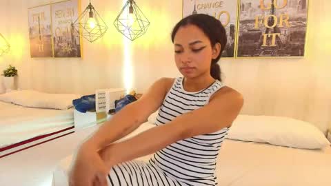 Snapshot of julie_coper chatting on October 2, 12:43 pm julie coper online show from October 2, 12:43 pm