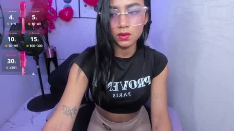 Snapshot of julie_coper chatting on February 26, 8:24 pm julie coper online show from February 26, 8:24 pm