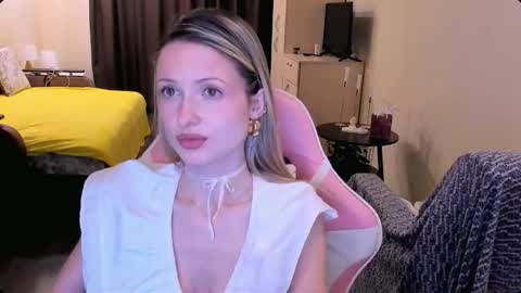 Julie online show from February 12, 3:03 pm