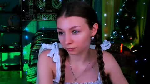 juliedaniel online show from December 18, 8:52 am