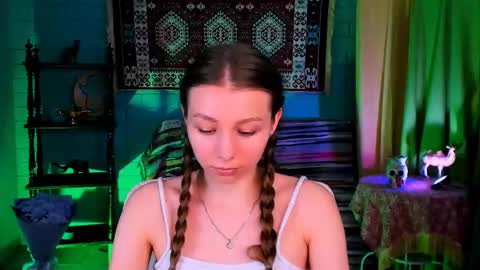 juliedaniel online show from December 2, 9:00 am