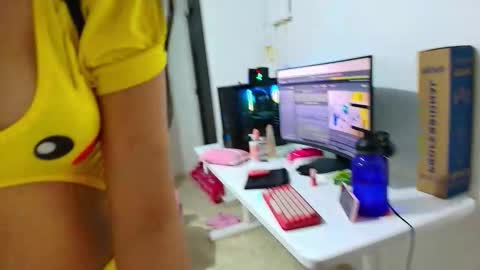Snapshot of julieta_rose19 chatting on October 19, 3:52 am julieta_rose19 online show from October 19, 3:52 am