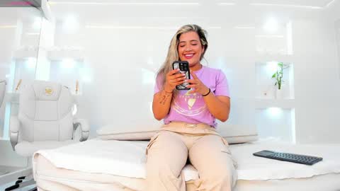 Snapshot of julietha_taylor chatting on December 23, 2:35 am Julietha online show from December 23, 2:35 am
