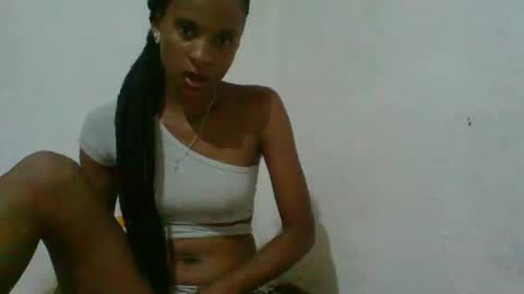Snapshot of juliexexy chatting on February 13, 6:38 pm juliexexy online show from February 13, 6:38 pm