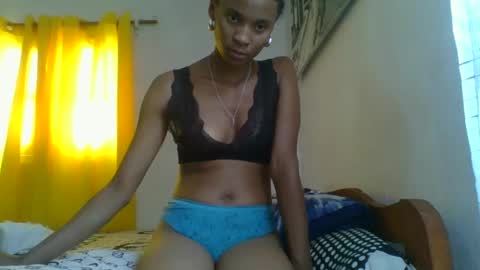 Snapshot of juliexexy chatting on February 23, 8:11 am juliexexy online show from February 23, 8:11 am