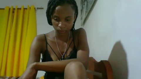 Snapshot of juliexexy chatting on February 16, 6:21 pm juliexexy online show from February 16, 6:21 pm