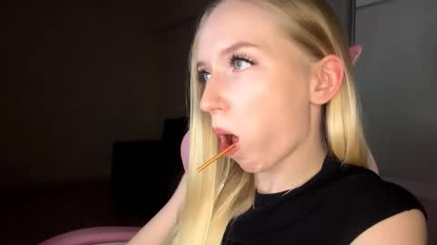 Sofie online show from November 24, 3:25 pm