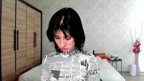 Snapshot of julissweet chatting on December 5, 8:00 am Asmodeus online show from December 5, 8:00 am