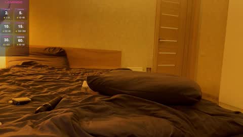 Hloya online show from February 13, 6:20 pm