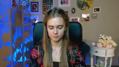 junewoods online show from November 25, 6:26 am