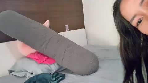 junovaughn online show from November 16, 12:34 am