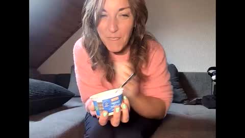 Snapshot of just_stunning chatting on September 17, 7:17 am Rosi and Paul online show from September 17, 7:17 am