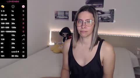 Julie online show from October 22, 4:28 am